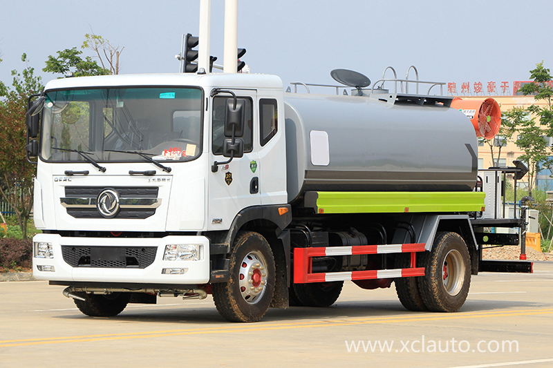 China Six Dongfeng D9 12-14 tons spray truck