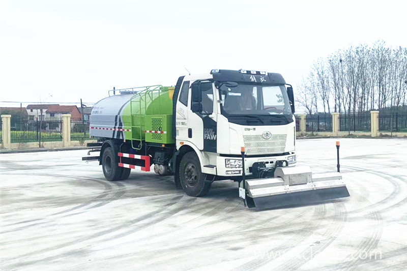 Liberation J6 9 cubic road cleaning truck