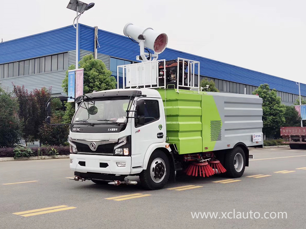 Dongfeng Dolica 7.5-square sweeper truck with spray dust removal