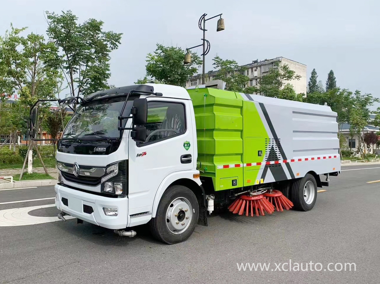 Guo Six Dongfeng Capt 7.5 square sweeper truck