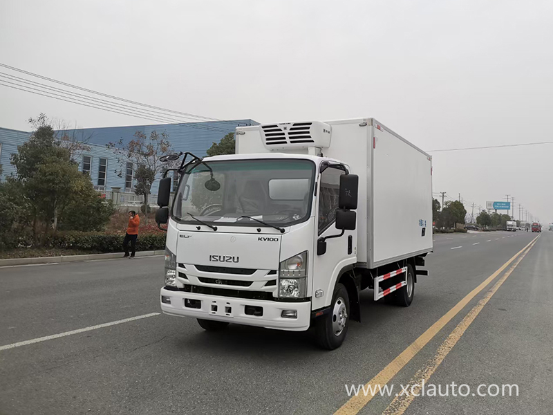 ISUZU ELF 4x2 98hp Small Refrigerated Box Truck