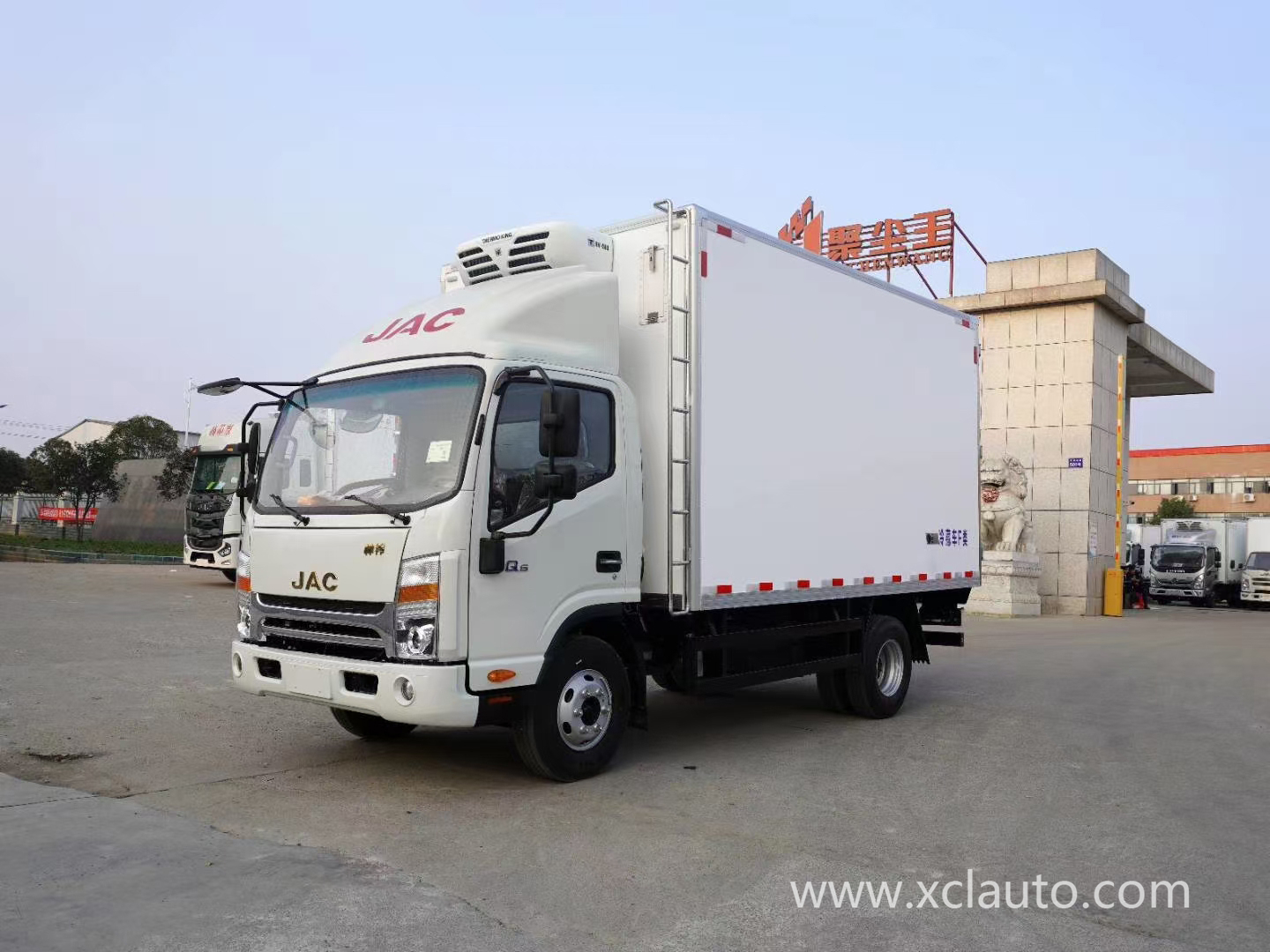 5Ton Sinotruk Howo Frozen Meat Fish Transport Refrgerator Box Truck    Product D