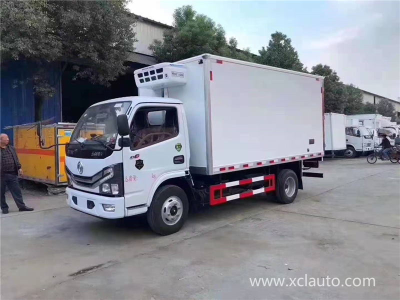 Dongfeng LHD Double Temperature Day Old Chicken Transport Truck