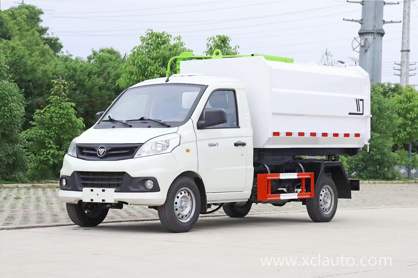 Guo Liufutian Xiangling 3 square hanging bucket garbage truck