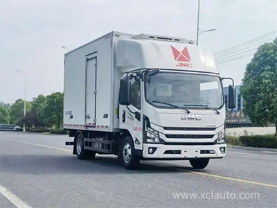 Volume 18m³ Jiangling wide body 4.2m refrigerated truck 6T