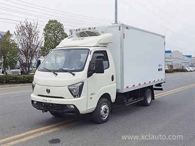 Box volume 13m³ flying saucer card box length 3.7m refrigerated truck